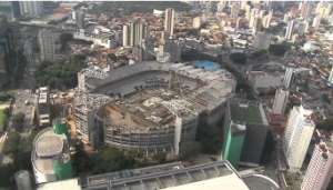 Operários de estádio celebram aniversário do Palmeiras
