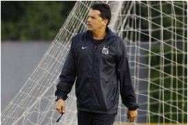 Titular, volante agradece apoio de Claudinei no Santos