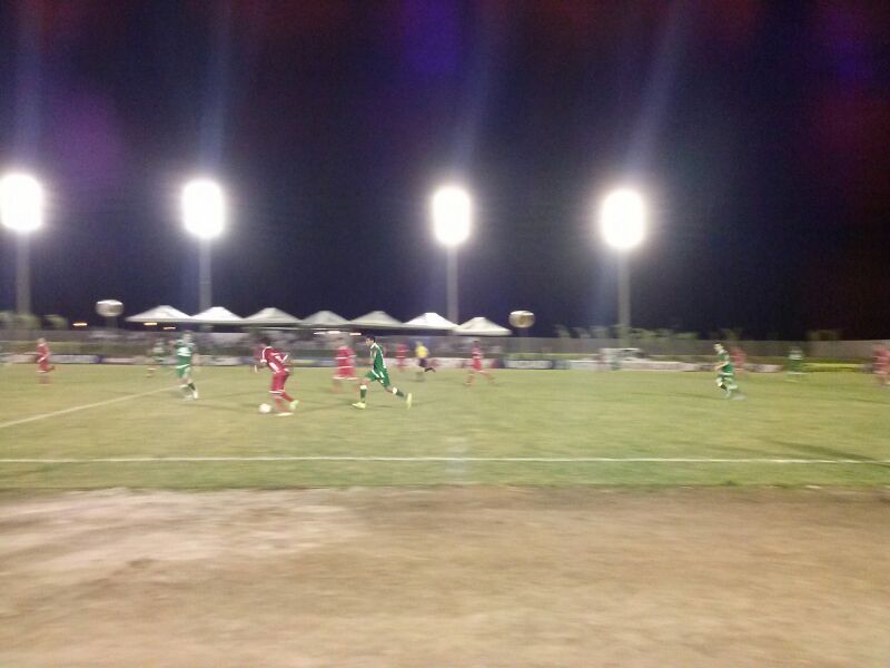 Antes do jogo, torcedor joga sal grosso para espantar a má fase do América-RN, mas…