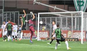 América-MG 0 x 2 Joinville - Noite fria, mas dentro do G4!