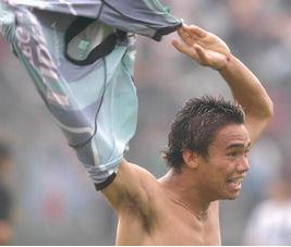 Atacante sofre infarto e morre durante partida na Argentina