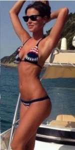 Após sofrer acidente, artilheiro cai nos braços de apresentadora