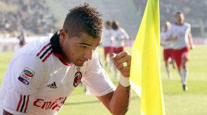 Alemão: Schalke confirma contratação de ex-meia do Milan