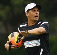 Mesmo após eliminação, interino é efetivado no Santos