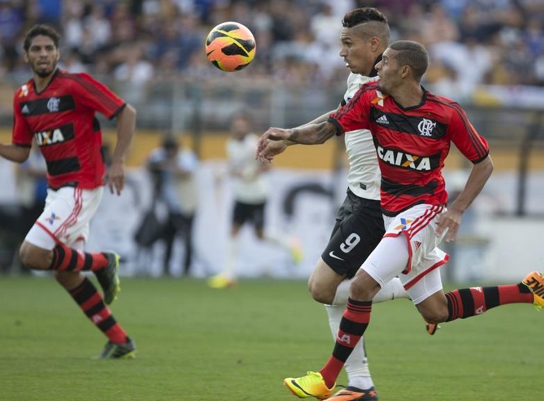 BRASILEIRÃO: Corinthians goleia e Cruzeiro dispara na liderança