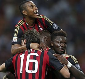ITALIANO: Robinho e Balotelli marcam, e Milan vence a 1ª