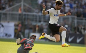 Pato faz 24 anos após ‘antecipar’ celebração com 2 gols