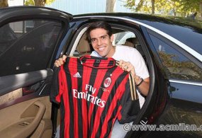 Italiano: Kaká diz que está em casa no Milan e sonha com Copa