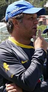 Ex-técnico Flamengo quer trabalhar no Brasil, mas não descarta o exterior