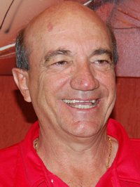 Ex-técnico do Guarani acompanha jogos e aguarda propostas