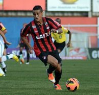 Artilheiro do Brasileirão renova com Atlético-PR até o final de 2016