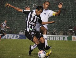 Figueirense 2 x 1 Bragantino – Árbitro errou, mas resultado foi justo
