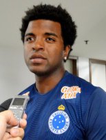 Série B: Figueirense pode fechar com zagueiro de time do Brasileirão