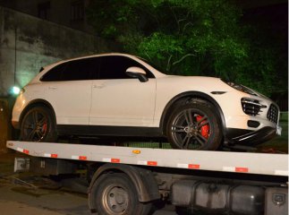 Violência! Ex-meia da Seleção é vítima de assalto e tem porsche roubada