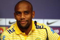Amistosos: Maicon quer provar em campo que pode estar na seleção