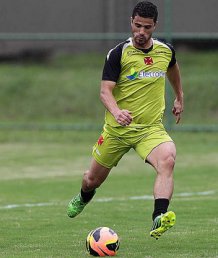 Ponte oficializa contratação de atacante do Atlético-MG