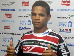 Série C: Com experiência internacional, atacante é apresentado no Santa Cruz