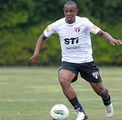 Volante do São Paulo elogia atual treinador e aproveita para cutucar Ney