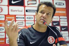 Treinador exalta dedicação e evolução da defesa do Inter