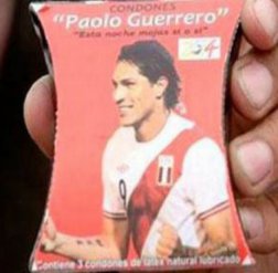 Que isso! Artilheiro corintiano vira estampa de preservativo no Peru