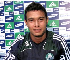 Por Palmeiras, atacante diz ter recusado exterior