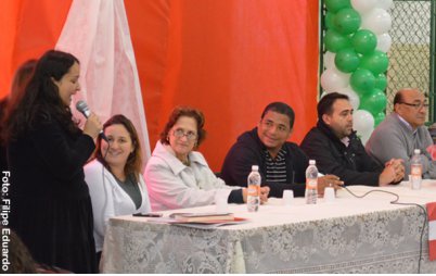 Grêmio Osasco faz parceria com escola e leva o Vampeta para visitar as crianças