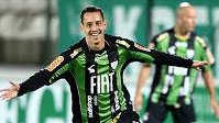 Meia do América-MG é negociado na maior transação da história do clube