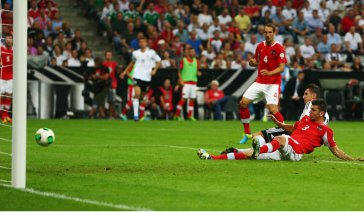 Eliminatórias: Alemanha faz 3 a 0 na Áustria e Klose iguala recorde