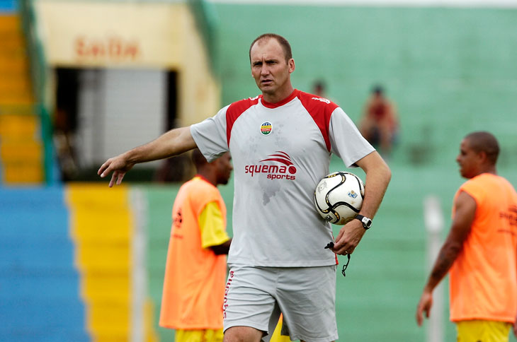 Série B: Árbitro relata agressão e técnico da Chapecoense pode se complicar