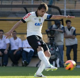 Zagueiro do Corinthians reconhece que time precisa melhorar