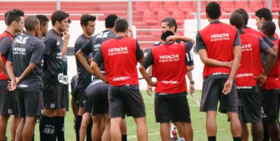 Ponte se refugia em Porto Feliz para fugir dos protestos da torcida