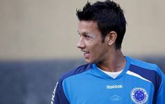 Volante treina e ex-seleção é poupado no Cruzeiro