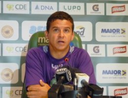 Conversa por reação marca treino de terça-feira no Guarani