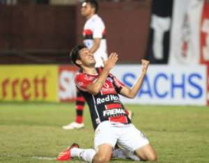 Joinville 2 x 1 Atlético-GO - Na raça e dentro do G4...