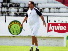 Série C: Em primeiro coletivo, treinador faz alterações no Santa Cruz