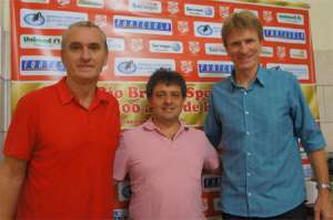 Amauri Knevitz analisa jogos enquanto aguarda novas propostas