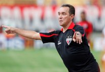 Série B: Técnico do Atlético-GO se espelha em Muricy e promete trabalho