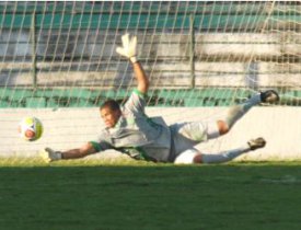 Série C: Goleiro critica arbitragem e aponta erros do Guarani