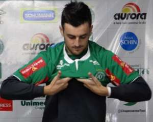 Série B: Camisa 10 fratura pé e desfalca Chapecoense por 45 dias