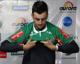 Série B: Camisa 10 fratura pé e desfalca Chapecoense por 45 dias