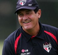 Emocionado, treinador fala em se aposentar no São Paulo
