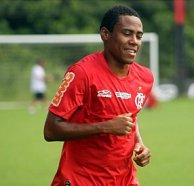 Corinthians revela desejo de contratar meio-campista do Flamengo