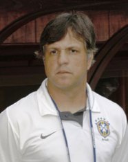 Técnico analisa momento da Seleção enquanto aguarda propostas