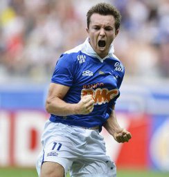 Punido pelo STJD, atacante desfalca Cruzeiro sábado