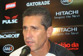 Jorginho promete atacar de ‘espião’ para encerrar série negativa da Ponte