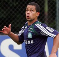 Treinador do Palmeiras decide manter Wendel improvisado na lateral
