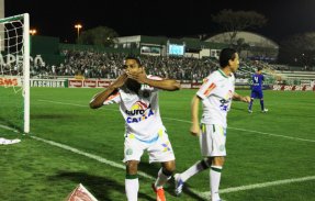 Chapecoense 6 x 2 São Caetano – Chape lava a alma às custas do Azulão!