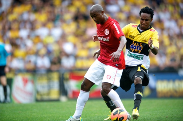 Criciúma 0 x 1 Internacional – O criticado Colorado encosta no G4