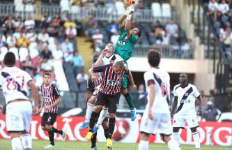 Após falhar em gol, goleiro critica a torcida do Vasco