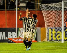 Vitória 2 x 1 Náutico – Leão volta a rugir com dois gols de Dinei